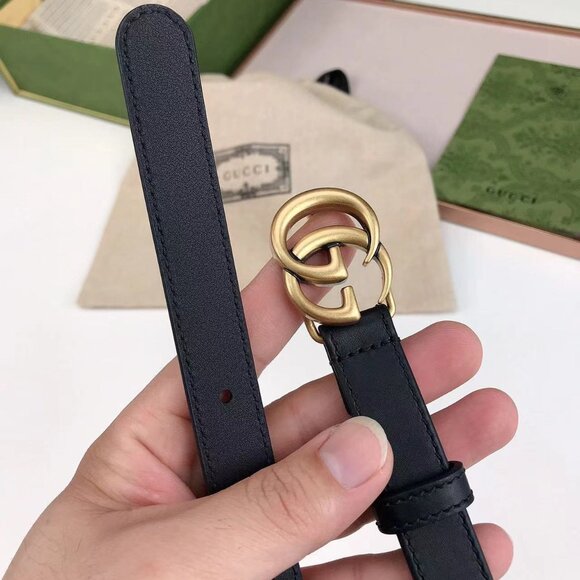 Gucci Elegant Red Leather Belt with Gold Buckle - Picture 2 of 6